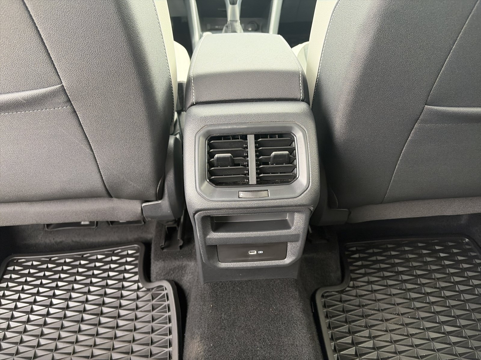 Certified 2025 Volkswagen Taos SE AWD/4WD image 26