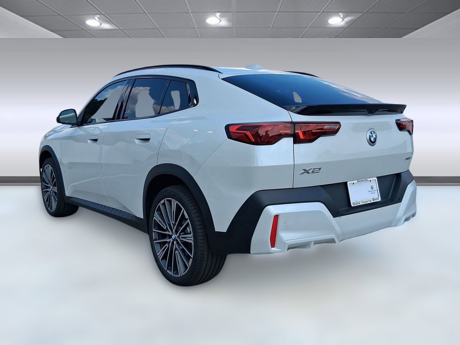 Used 2026 BMW X2 xDrive28i w/ Technology Package image 3