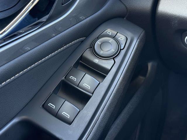 Used 2023 Chevrolet Traverse LT FWD image 19