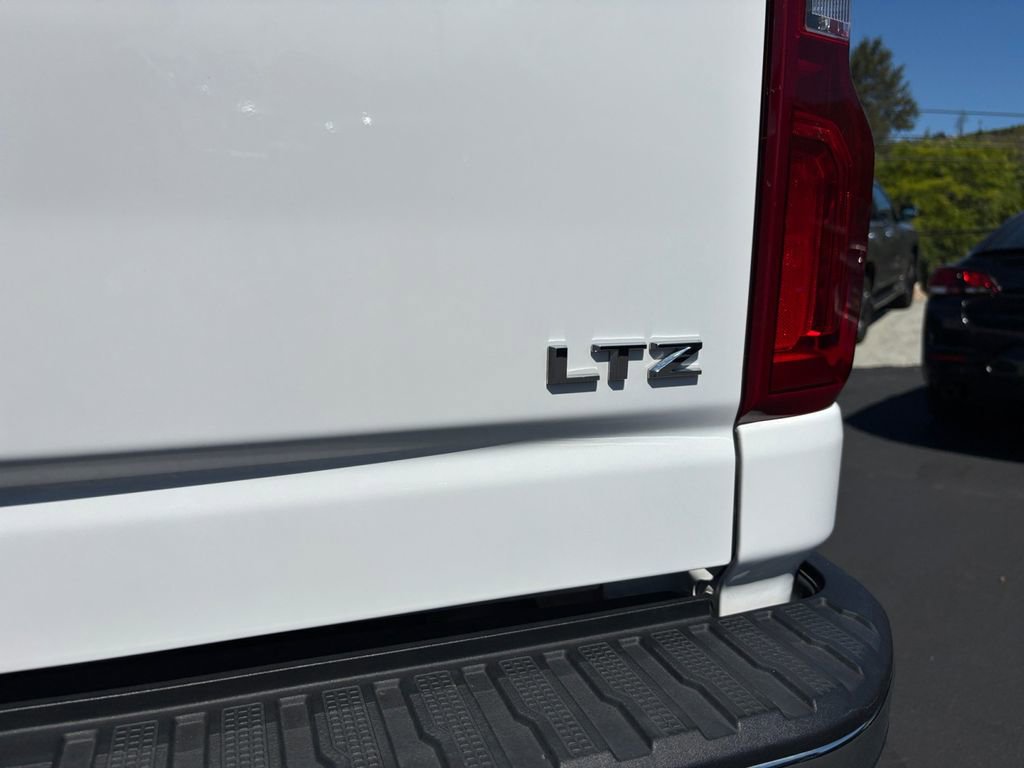 Used 2024 Chevrolet Silverado 2500 LTZ w/ LTZ Convenience Package image 32