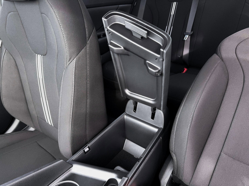 New 2026 Hyundai Elantra Sport FWD image 18