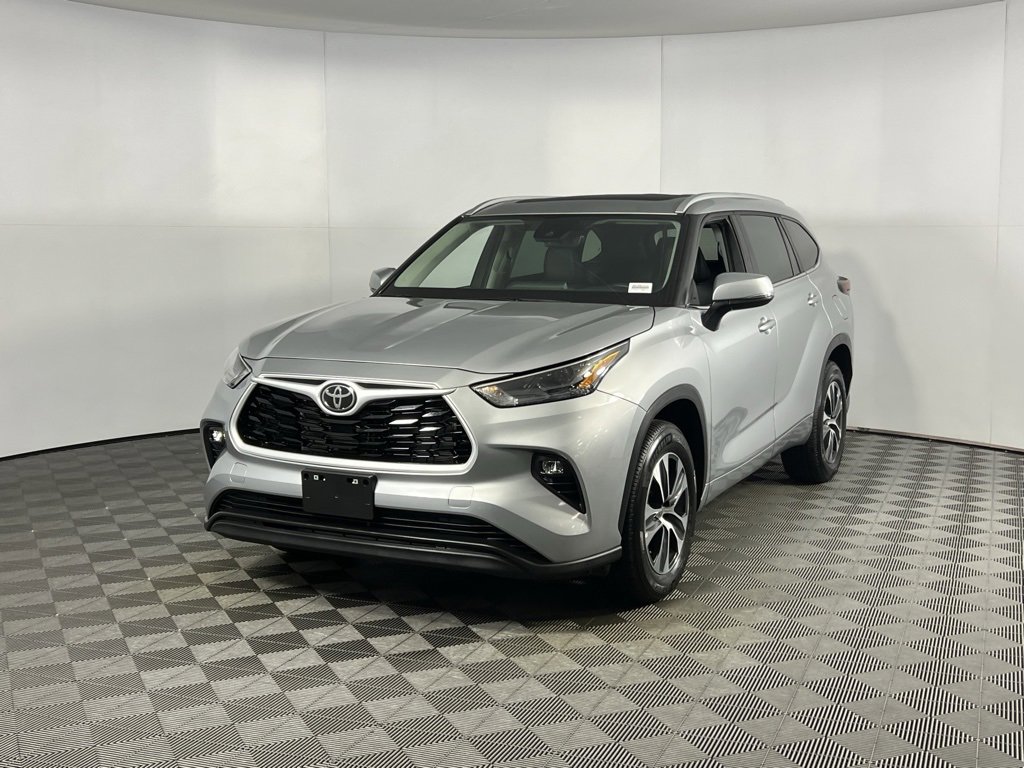 Used 2025 Toyota Highlander XLE image 12