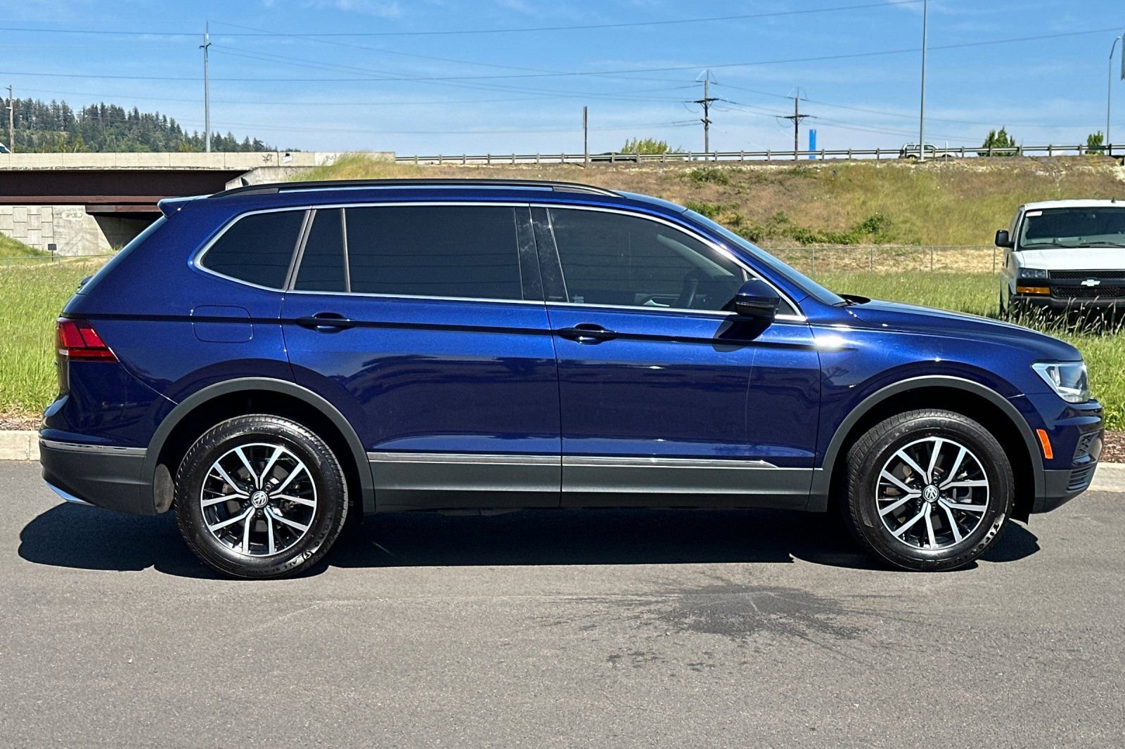 Used 2021 Volkswagen Tiguan SE AWD/4WD image 2