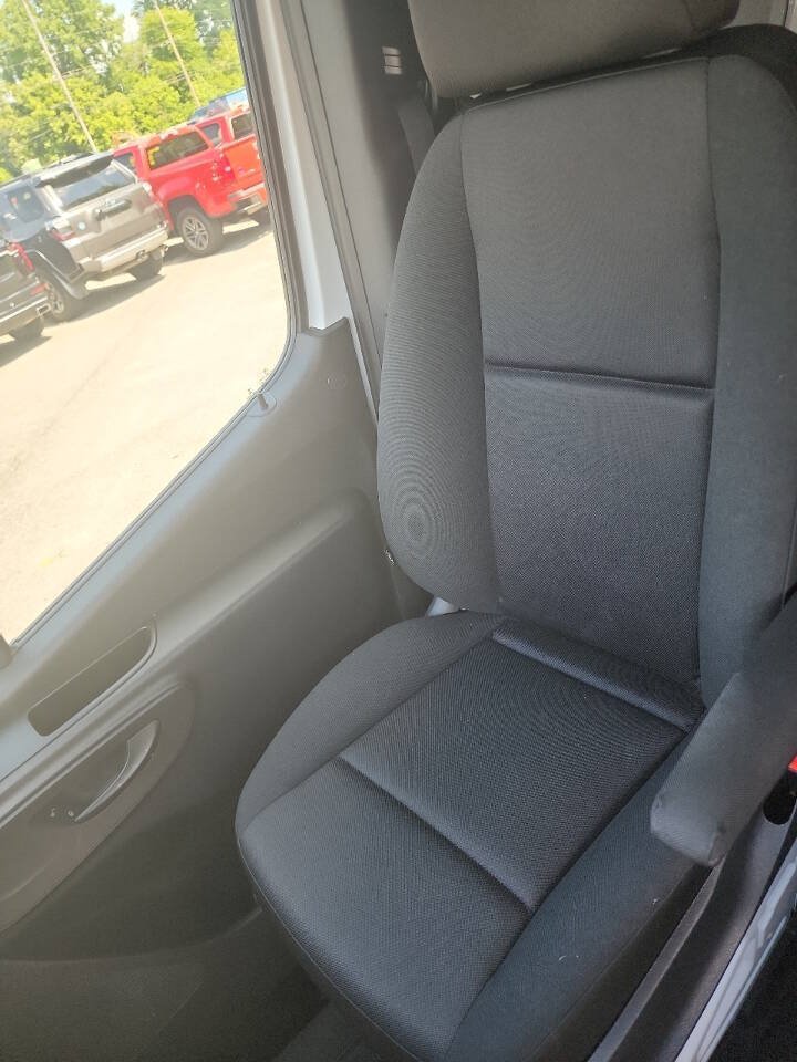 Used 2022 Mercedes-Benz Sprinter 2500 image 18