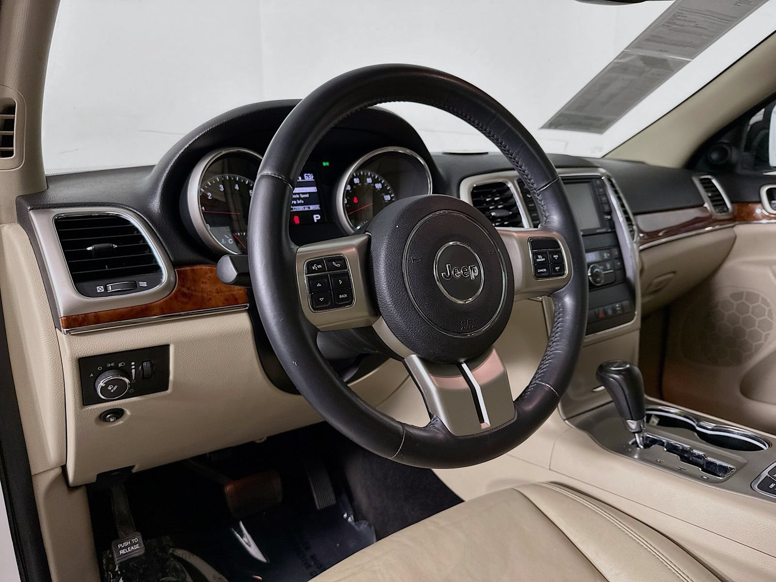 Used 2011 Jeep Grand Cherokee Limited w/ Trailer Tow Group AWD/4WD image 10