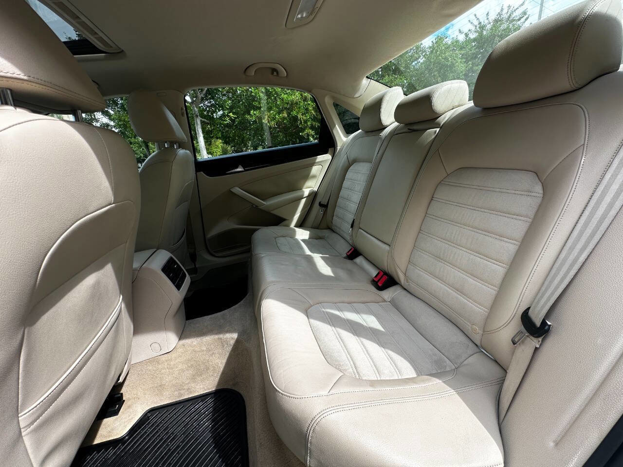 Used 2014 Volkswagen Passat 1.8T SEL Premium image 14