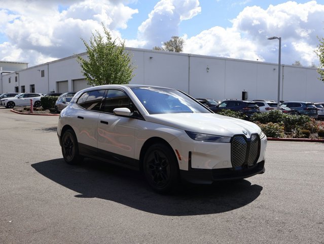 Used 2023 BMW iX xDrive50 w/ Premium Package image 4