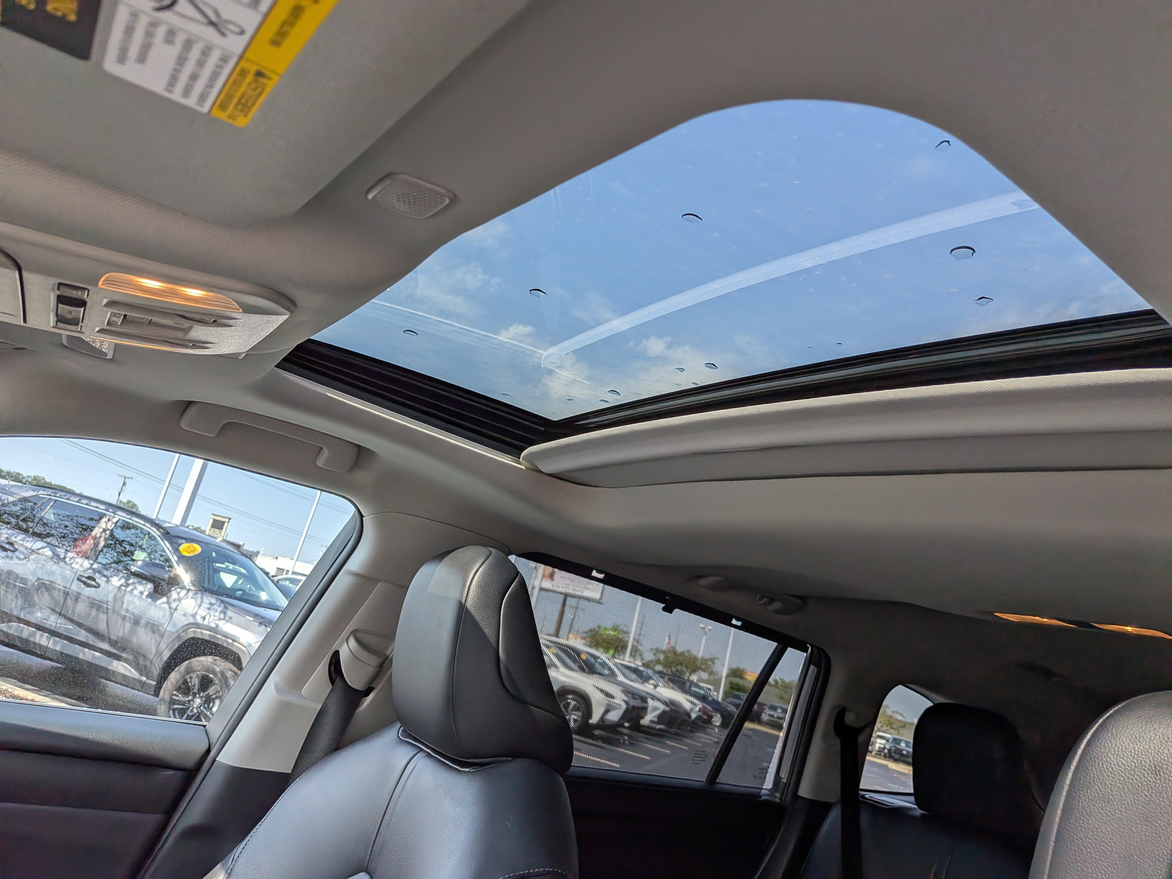Used 2025 Toyota Highlander XLE AWD/4WD image 18