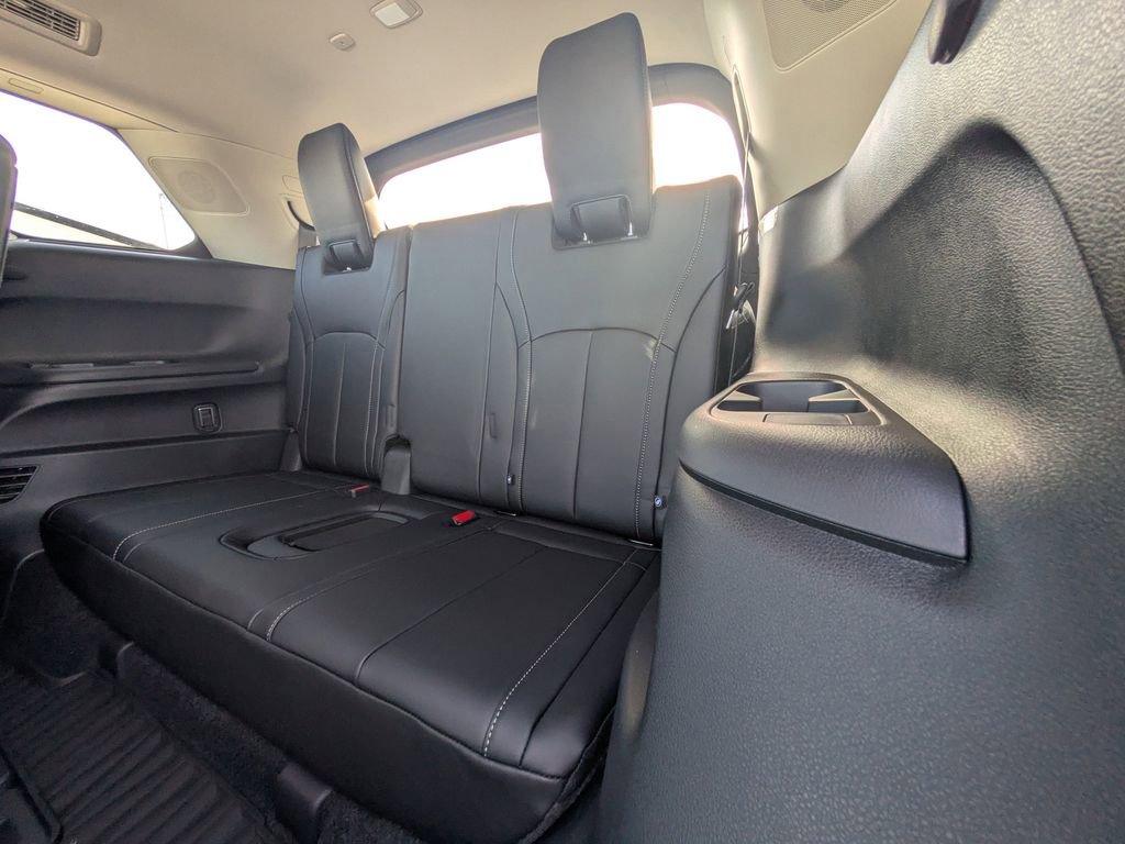 New 2026 INFINITI QX60 Luxe w/ Family Package image 15