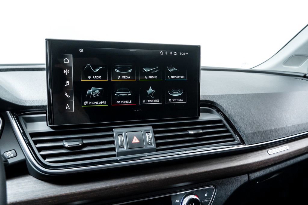 Used 2024 Audi Q5 e Premium Plus w/ Premium Plus Package image 16