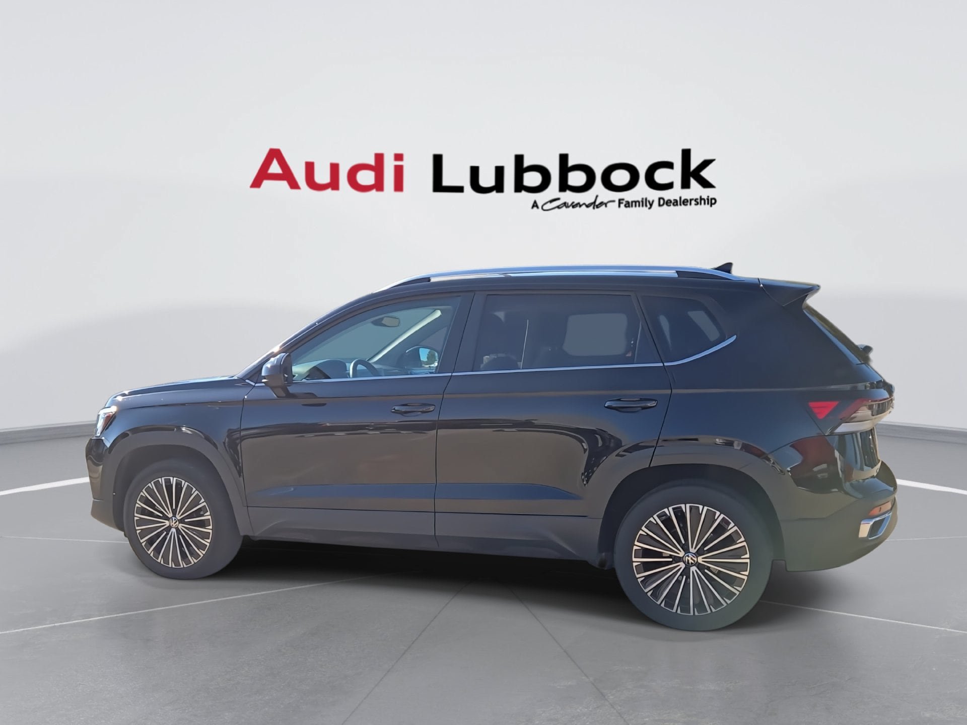 Used 2025 Volkswagen Taos SE FWD image 6