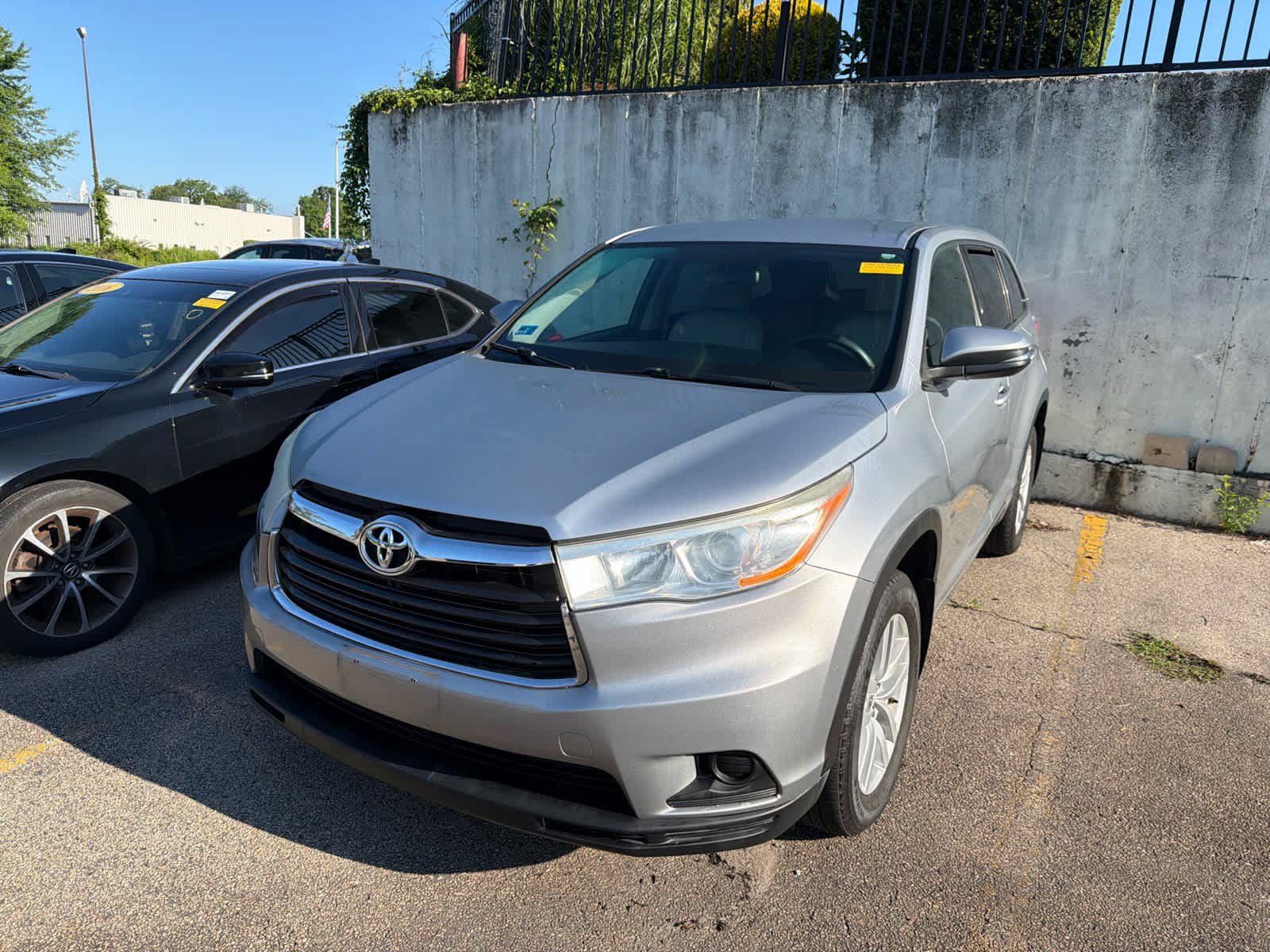 Used 2014 Toyota Highlander LE AWD/4WD image 9