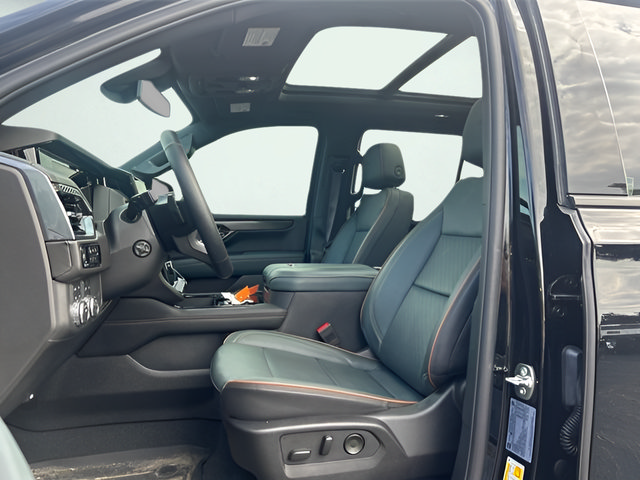 Used 2025 GMC Yukon AT4 AWD/4WD image 4
