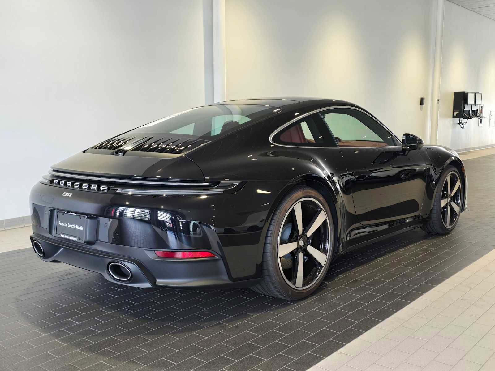 Used 2025 Porsche 911 Carrera image 5