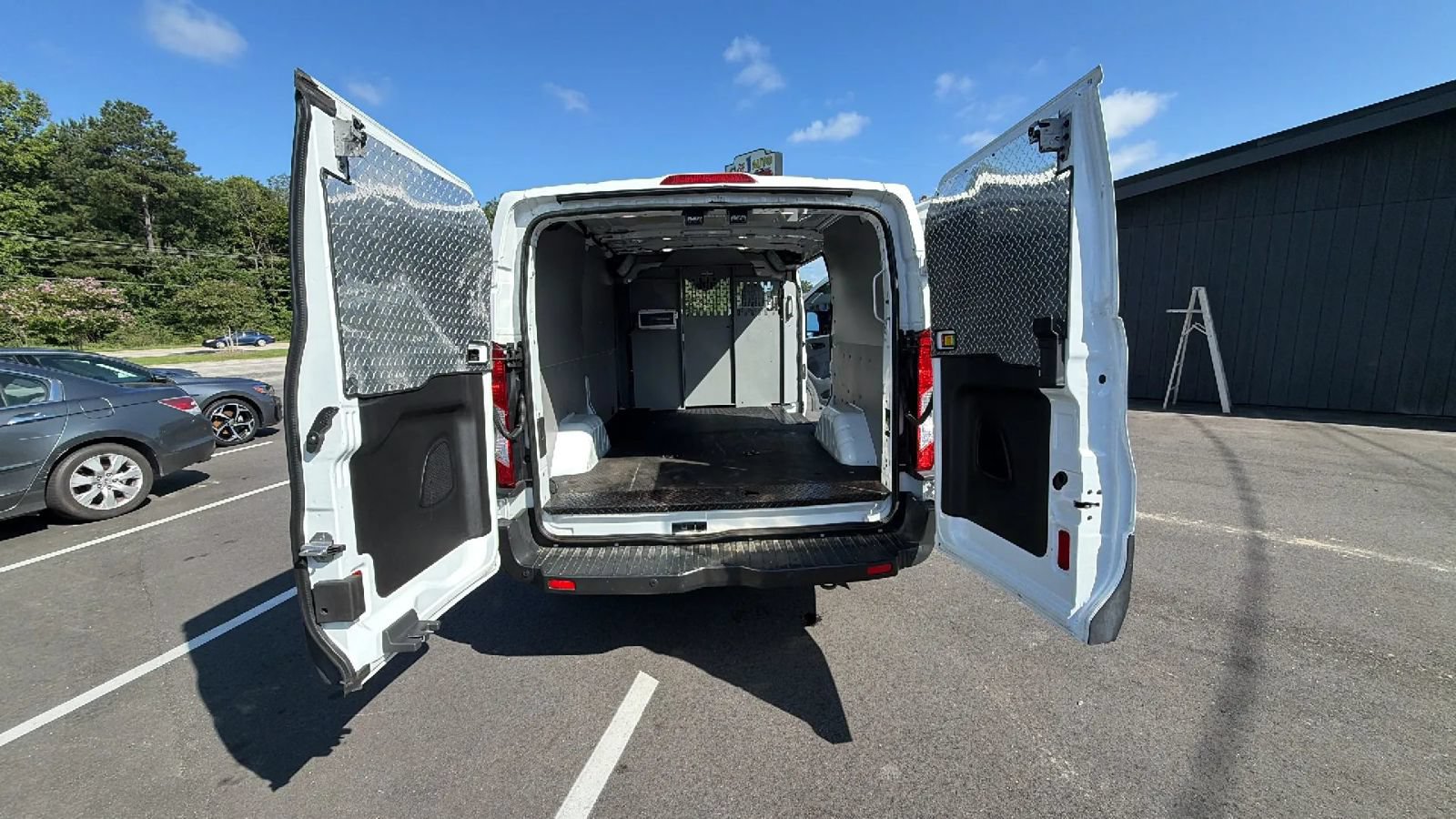 Used 2019 Ford Transit 250 130 Low Roof RWD image 9