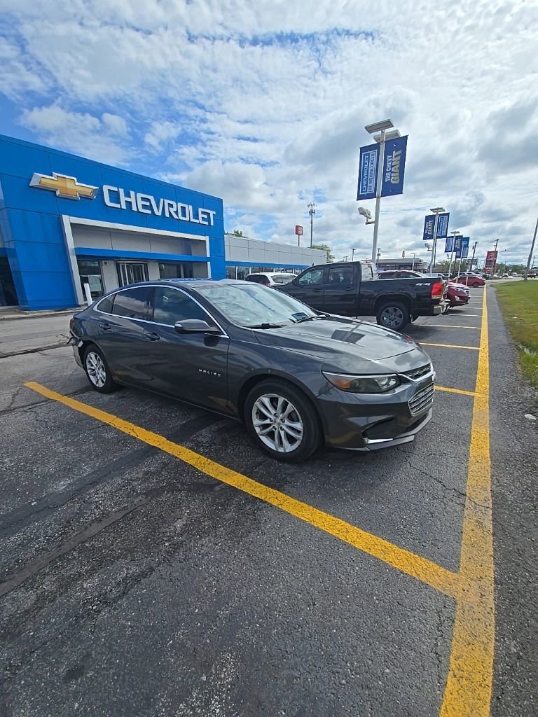 Used 2018 Chevrolet Malibu LT FWD image 2