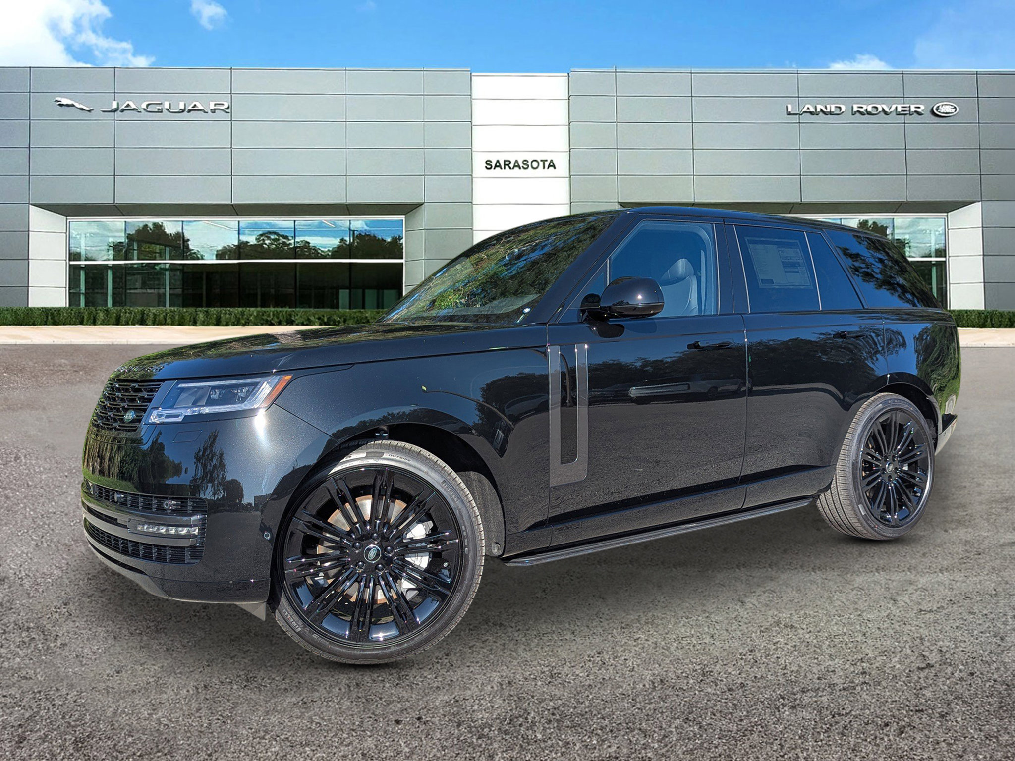 New 2025 Land Rover Range Rover SE