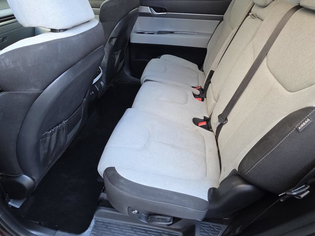 Used 2023 Hyundai Palisade SE FWD image 9