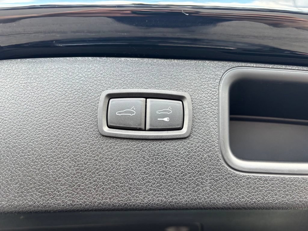 Certified 2023 Porsche Macan S AWD/4WD image 12