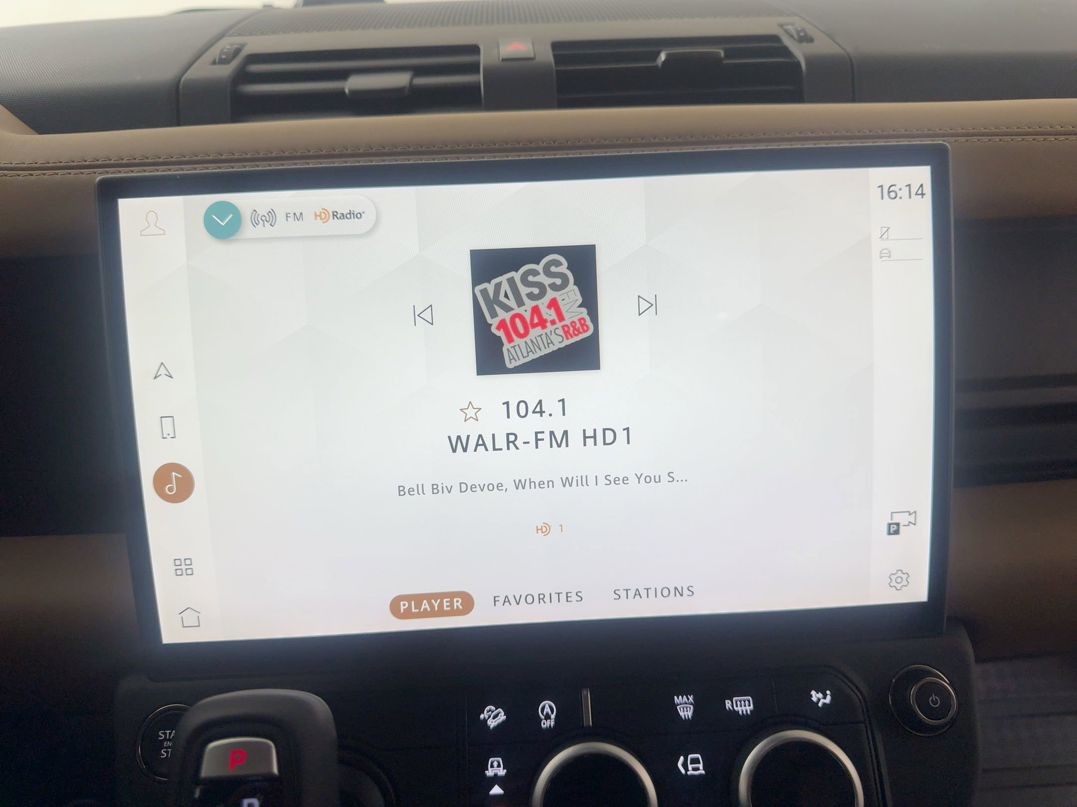 New 2026 Land Rover Defender 110 X-Dynamic SE image 18