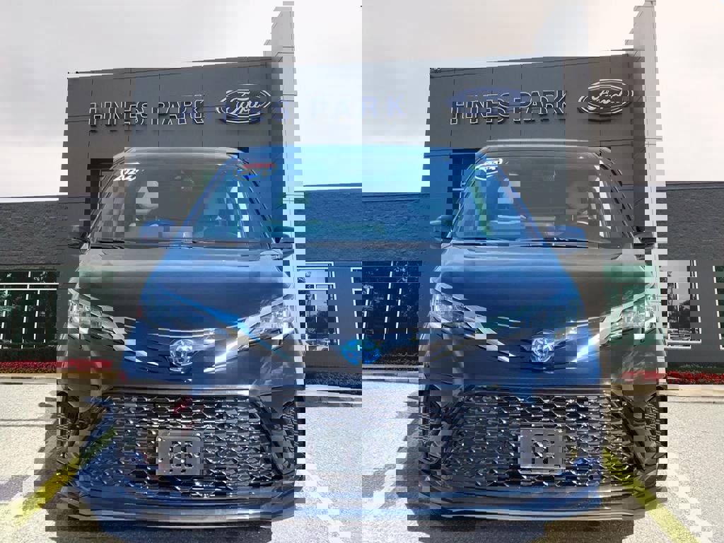 Used 2022 Toyota Sienna XSE image 2