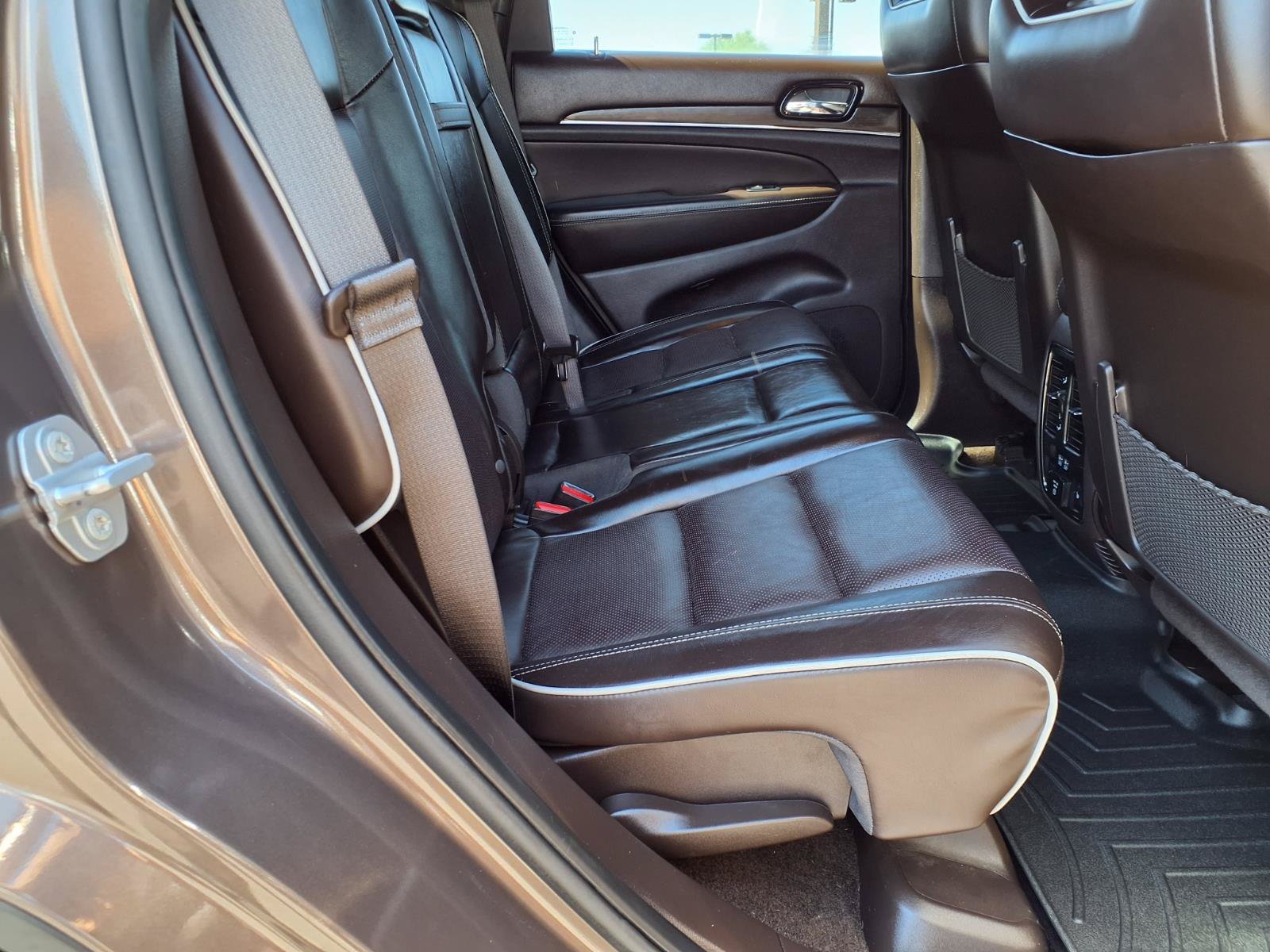 Used 2019 Jeep Grand Cherokee Overland AWD/4WD image 14