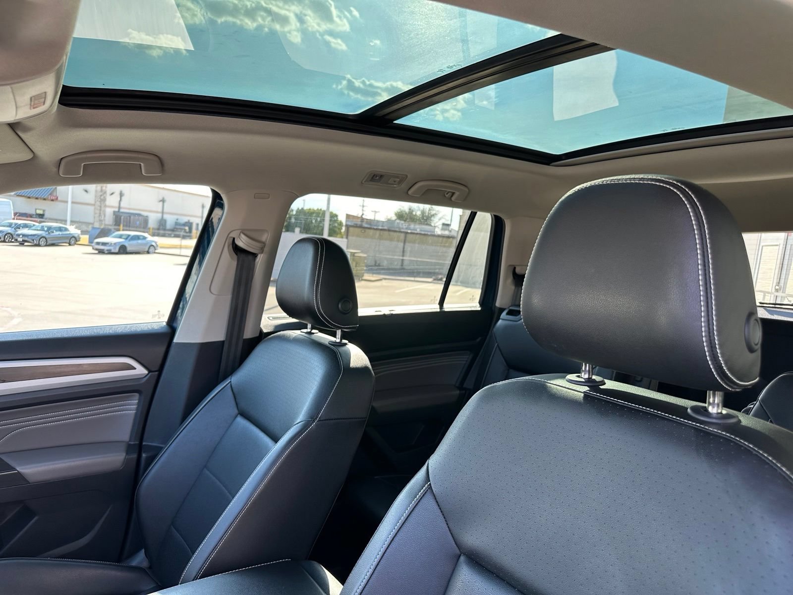 Used 2023 Volkswagen Atlas SE w/ Panoramic Sunroof Package FWD image 14