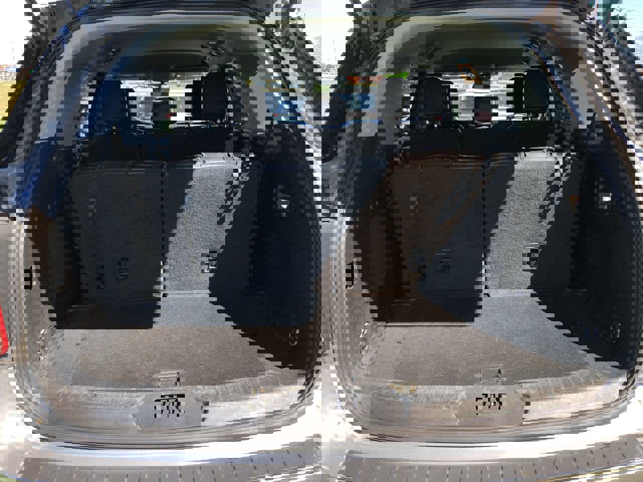 Used 2023 Ford Explorer Limited image 9