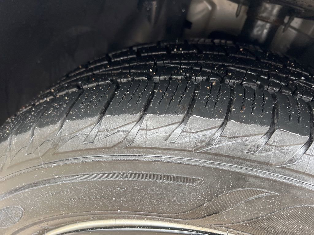 Used 2018 Ford Explorer XLT image 39