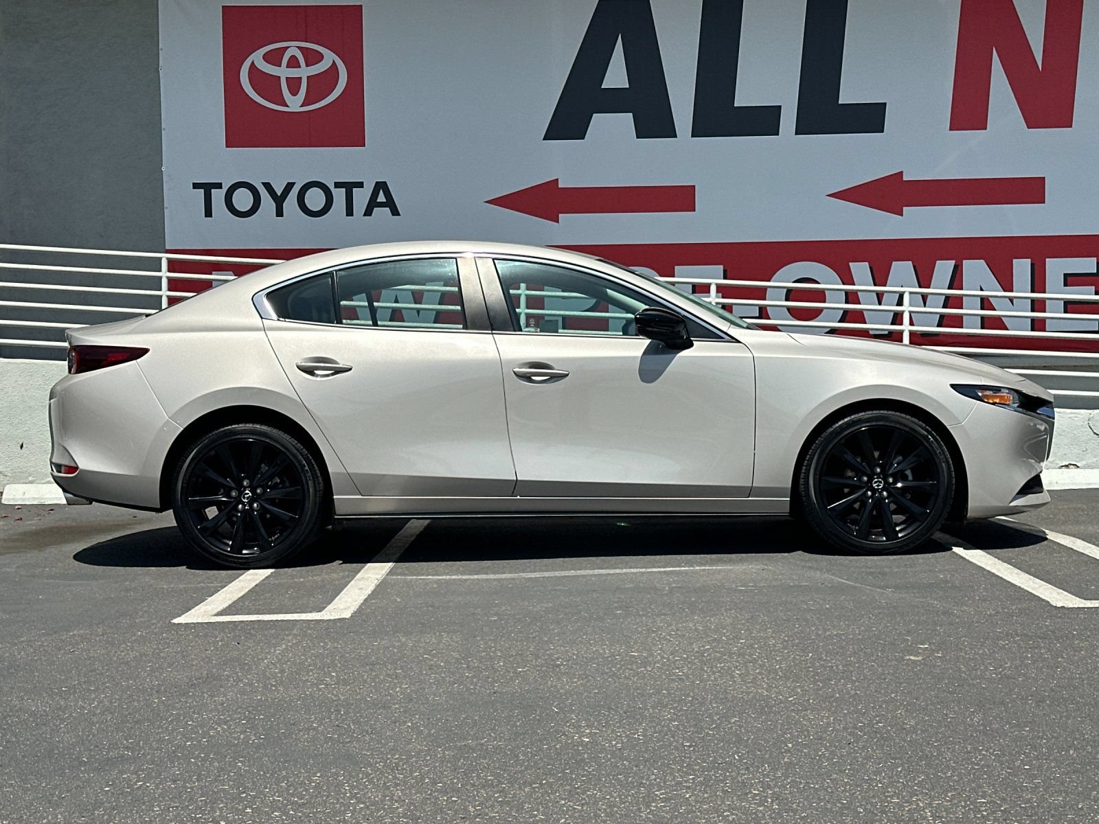 Used 2024 MAZDA MAZDA3 s FWD image 6
