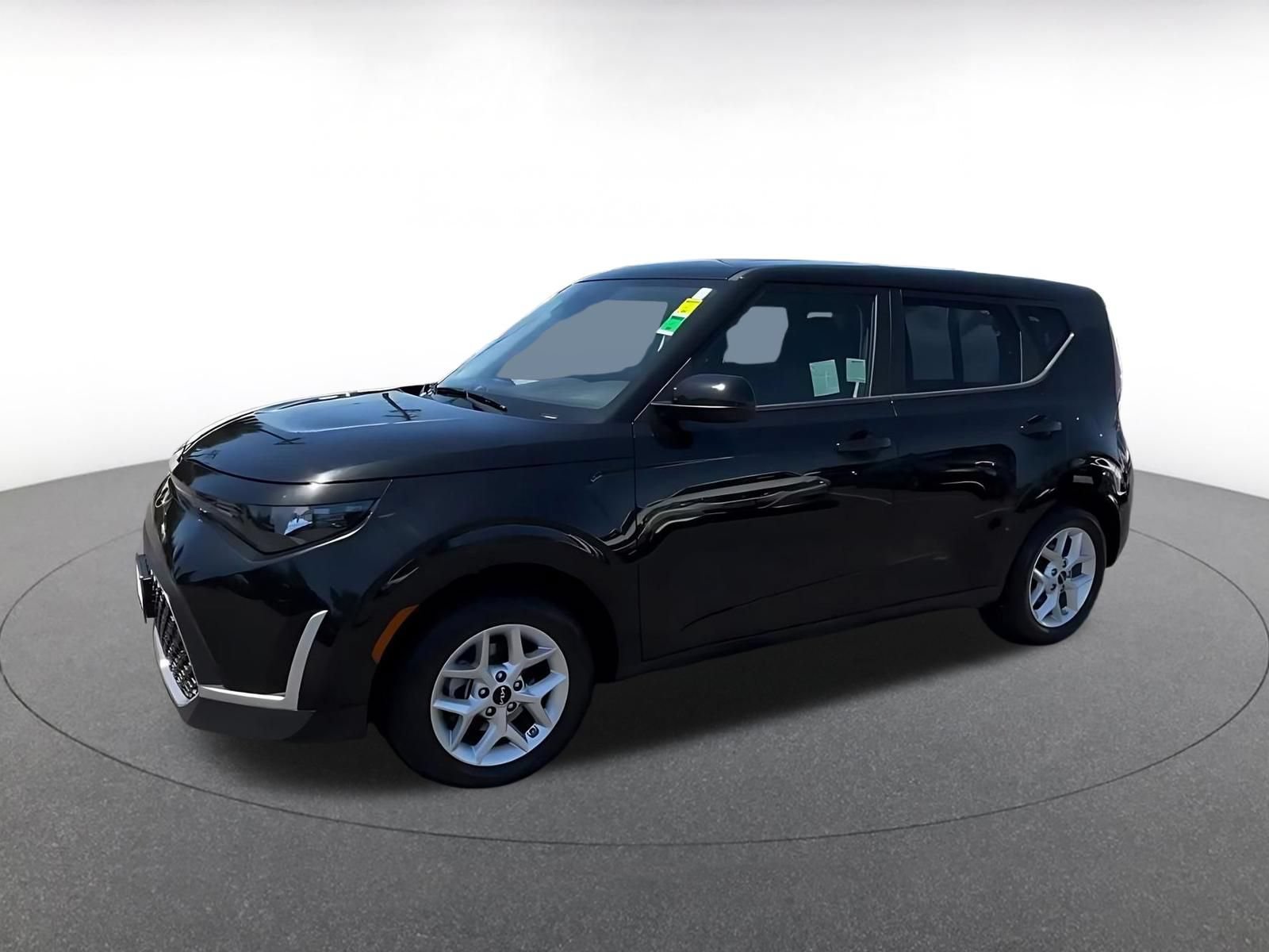 Used 2025 Kia Soul LX w/ LX Technology Package FWD image 8