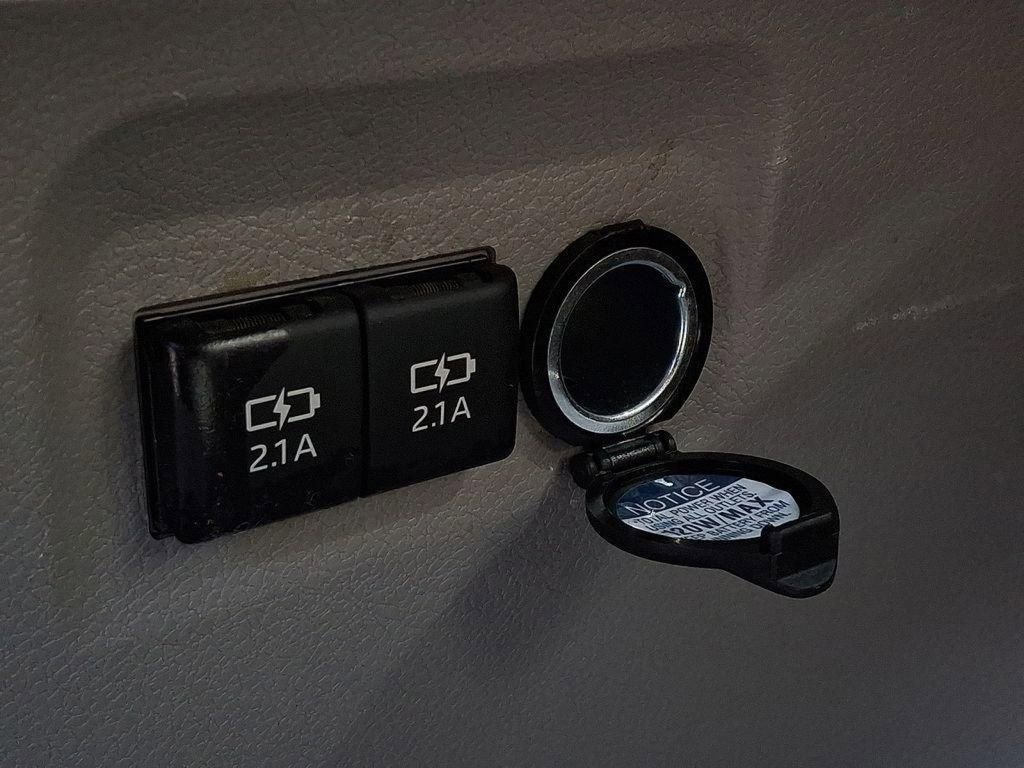 Used 2020 Toyota Sienna L image 25