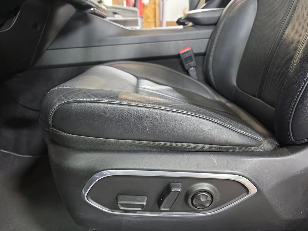 Used 2023 Jeep Wagoneer L Series II image 32