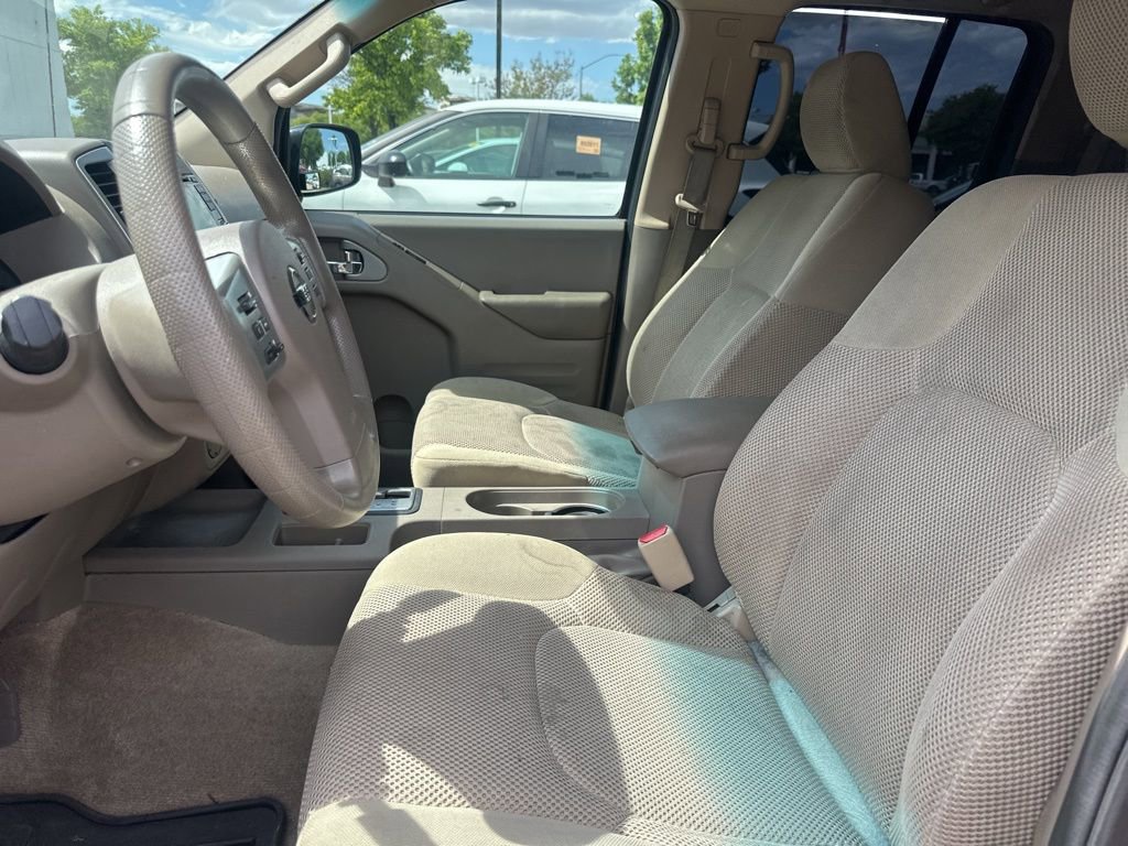 Used 2015 Nissan Frontier SV image 10