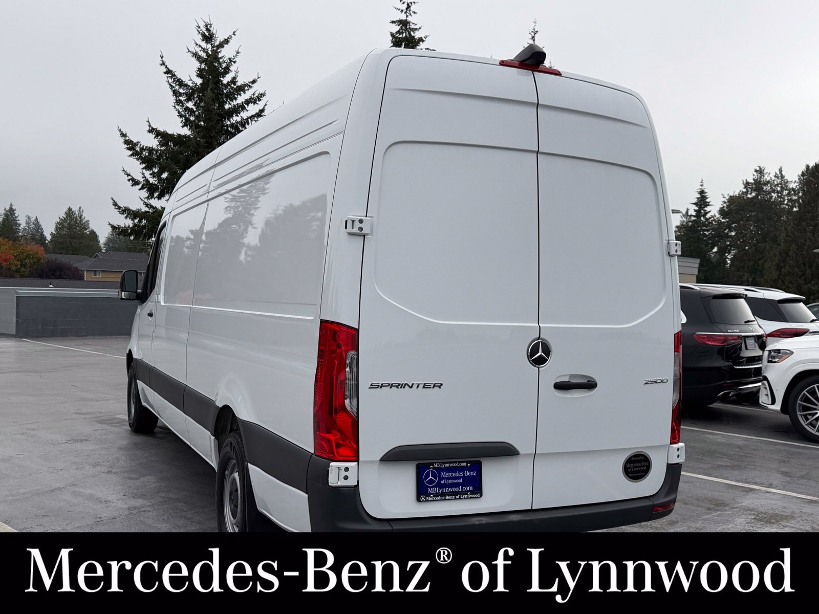 Used 2025 Mercedes-Benz Sprinter 2500 image 8