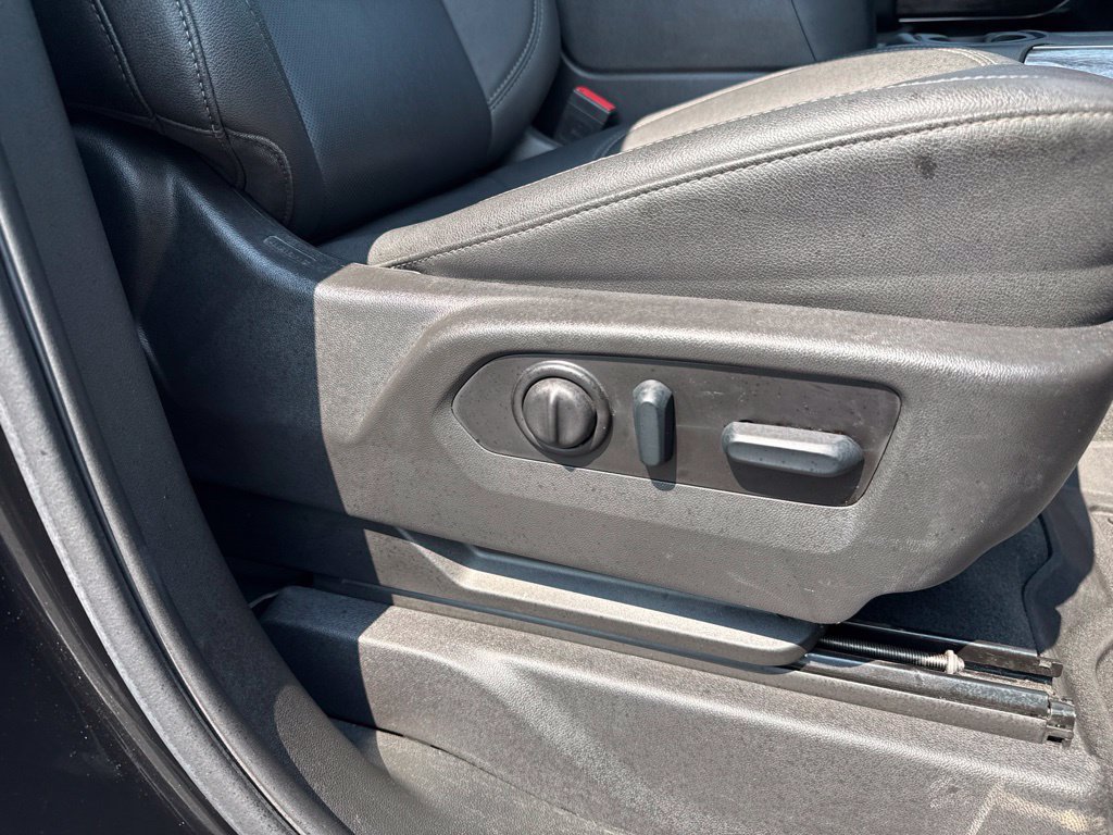 Used 2022 Chevrolet Silverado 2500 LTZ w/ LTZ Convenience Package AWD/4WD image 13
