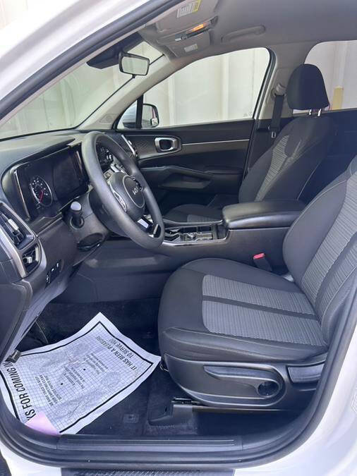 Used 2023 Kia Sorento LX image 36