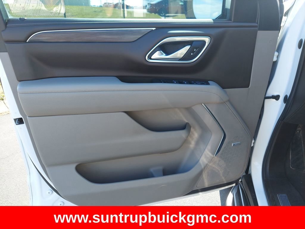 Used 2021 GMC Yukon XL SLT w/ SLT Luxury Package image 13