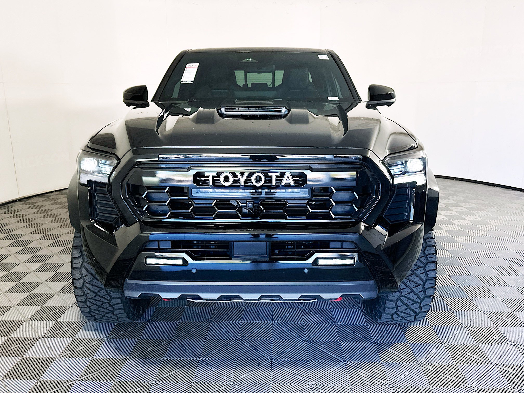 Used 2025 Toyota Tacoma TRD Pro AWD/4WD image 8