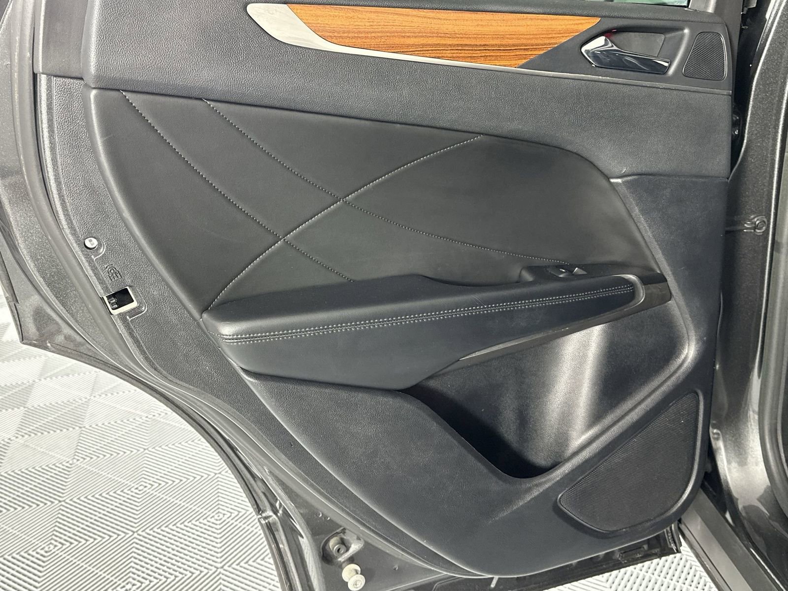 Used 2019 Lincoln MKC Reserve FWD image 30