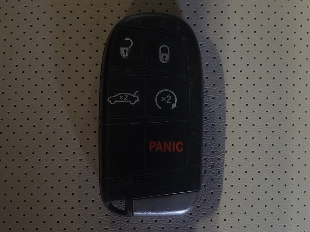 Used 2016 Chrysler 300 C image 32