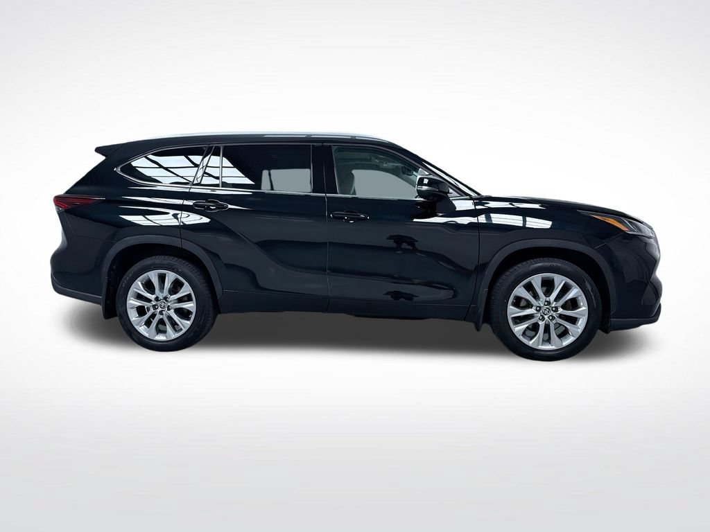 Certified 2024 Toyota Highlander Limited AWD/4WD image 8