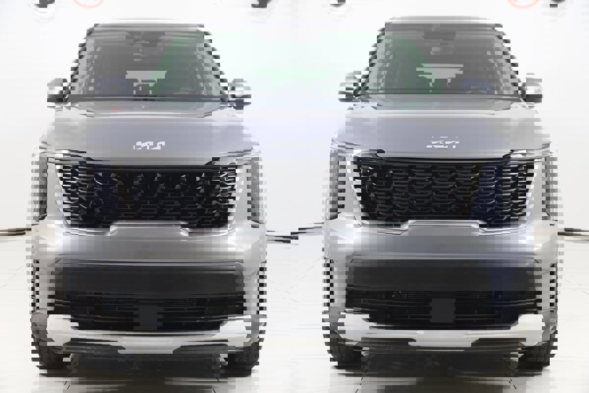 Used 2025 Kia Sorento LX image 49