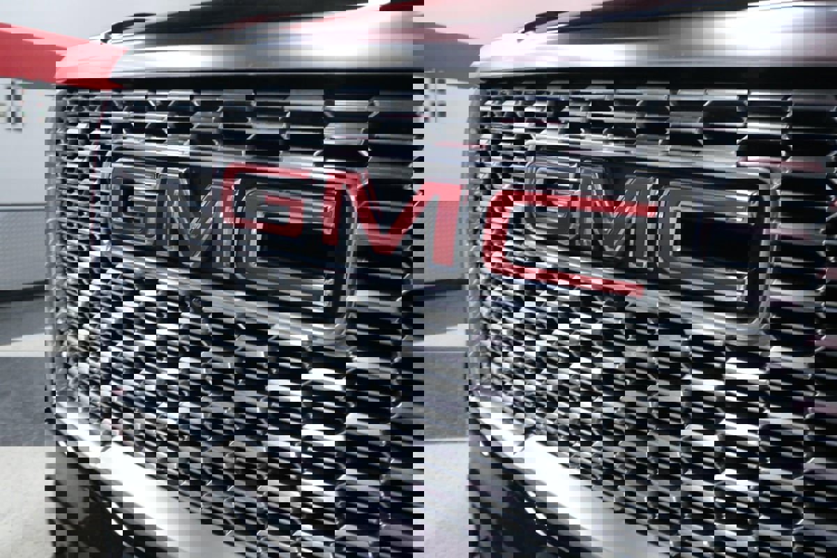 Used 2022 GMC Yukon XL Denali image 40