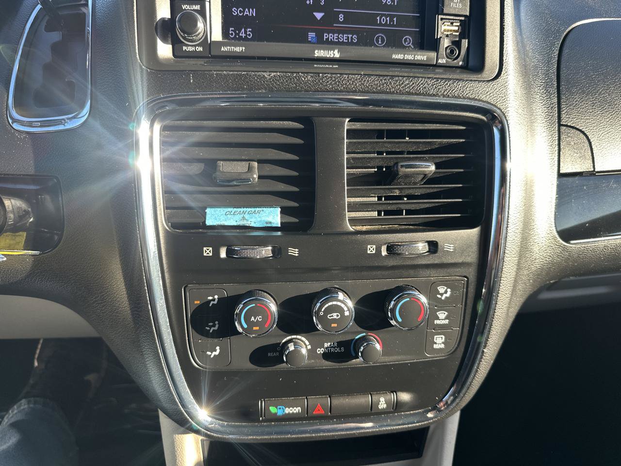Used 2019 Dodge Grand Caravan SXT FWD image 14