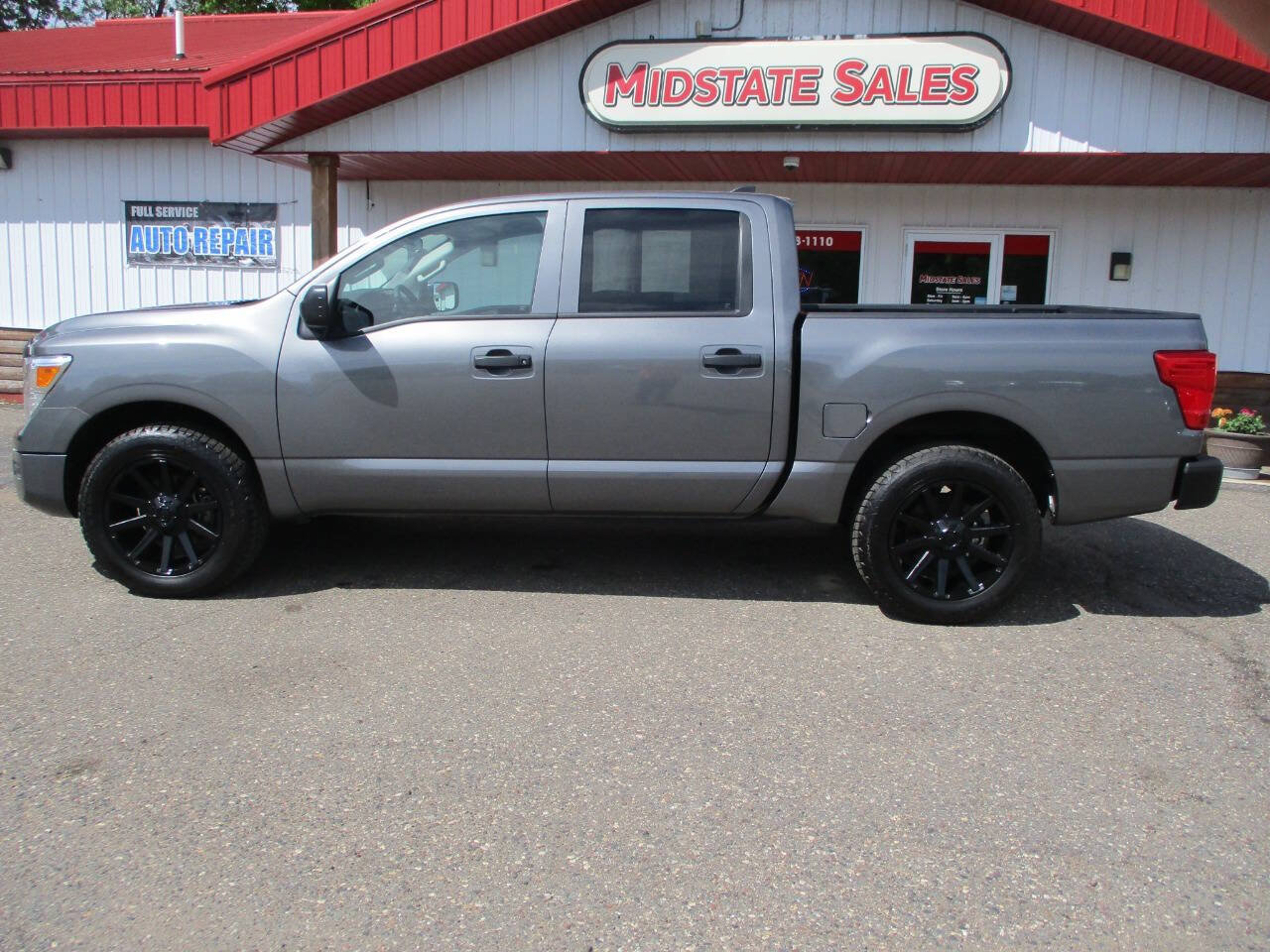 Used 2023 Nissan Titan S AWD/4WD image 4
