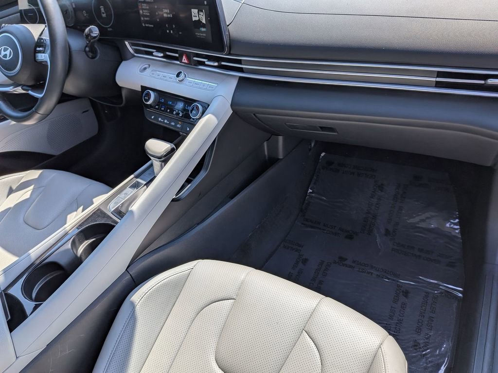 Used 2025 Hyundai Elantra Limited image 33