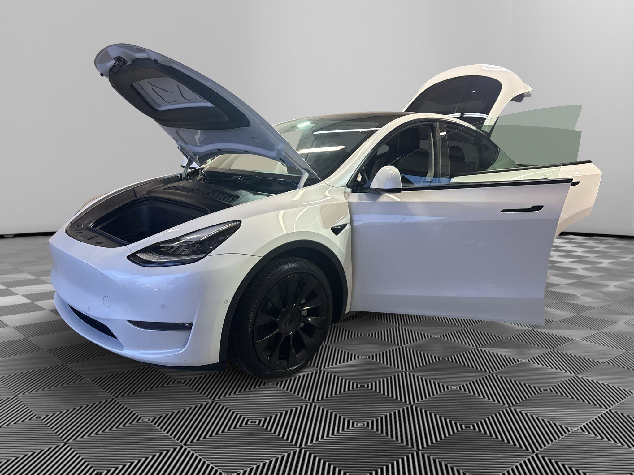 Used 2022 Tesla Model Y Long Range AWD/4WD image 11