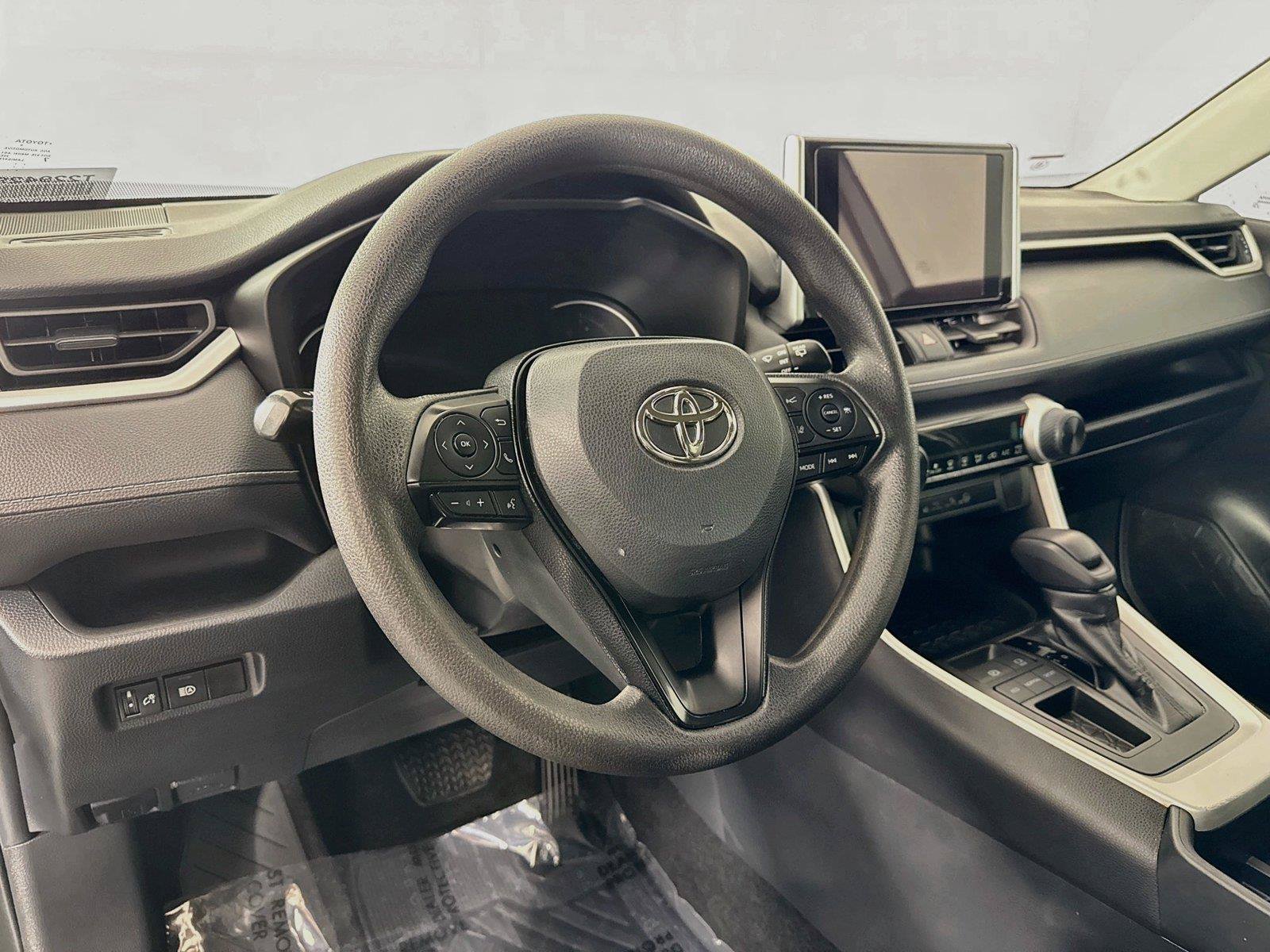 Used 2023 Toyota RAV4 LE FWD image 4