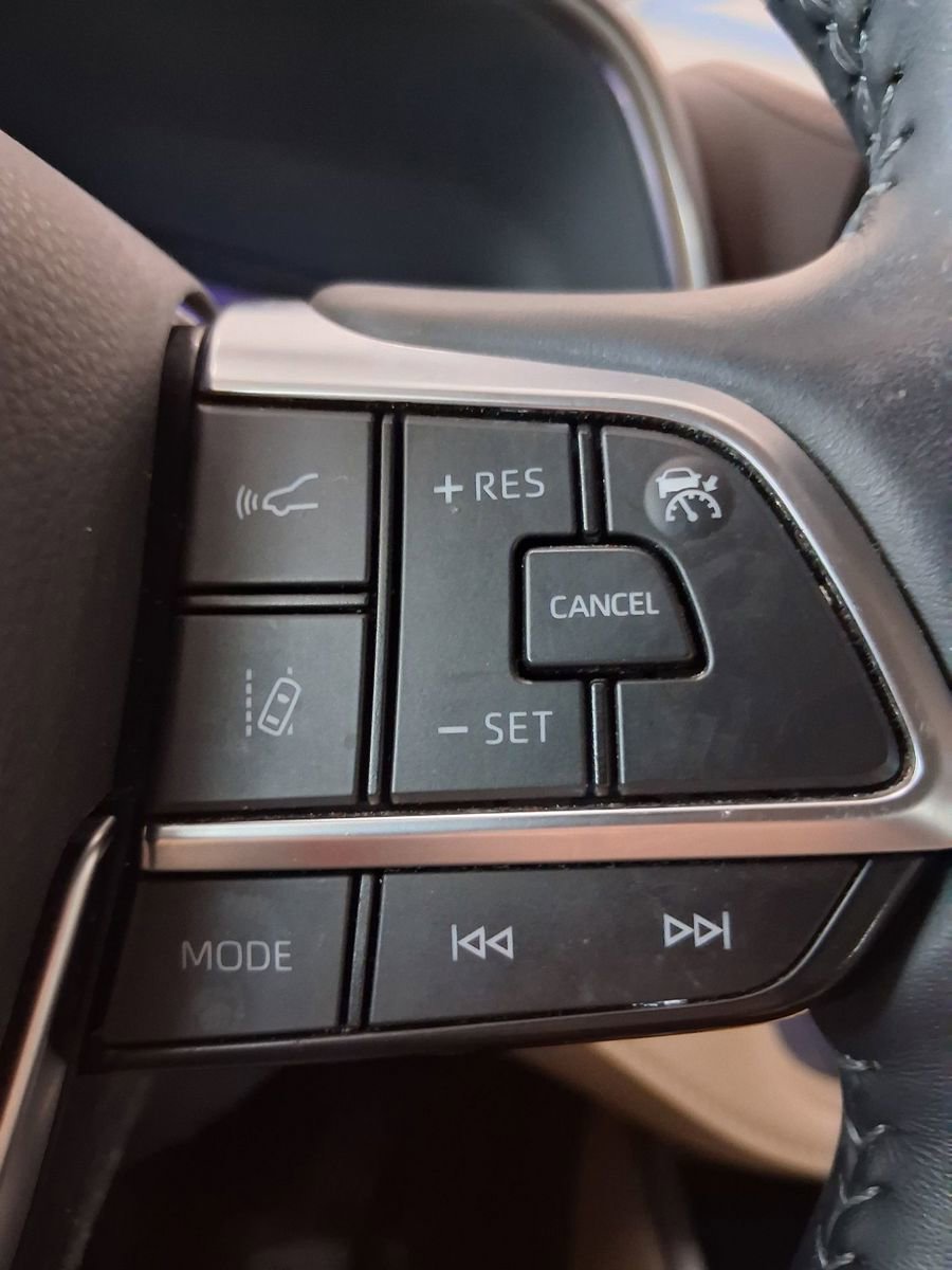 Used 2025 Toyota Highlander XLE image 21